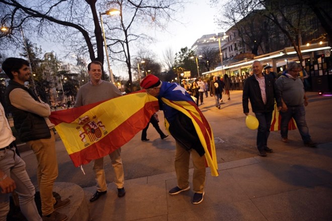 #foto V Madridu množični protesti proti sojenju nekdanjim katalonskim voditeljem