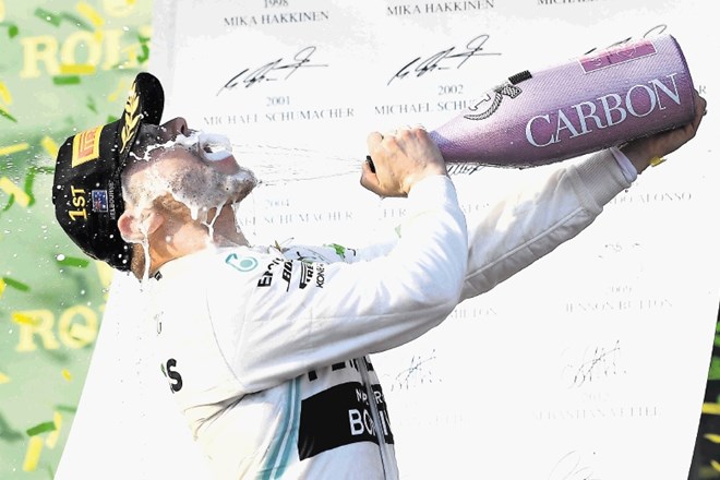 Finec Valtteri Bottas (Mercedes) je zmagovalec prve dirke nove sezone v formuli 1 v Melbournu.