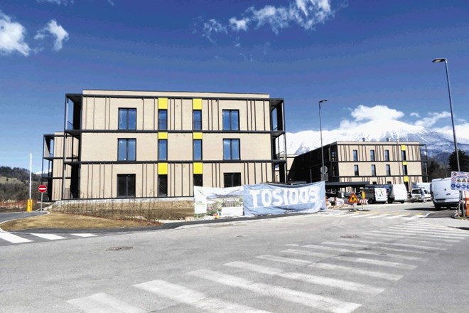 Prva oskrbovana stanovanja na Selišah, ki jih gradi podjetje Mijaks, naj bi uporabno dovoljenje dobila prihodnji mesec.