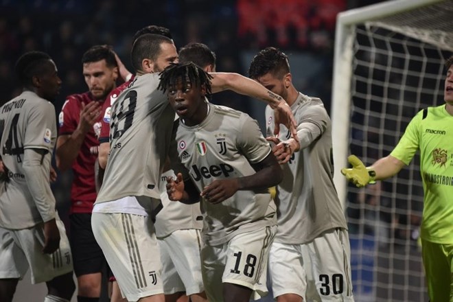 #video V Italiji odmeva rasističen napad na mladega napadalca Juventusa