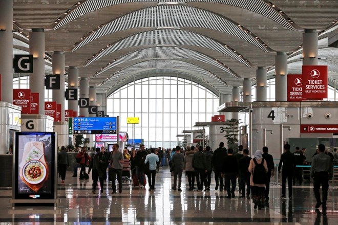 Sprva naj bi na leto Istanbulsko letališče imelo 90 milijonov potnikov za okoli 300 destinacij po vsem svetu, od leta 2028,...