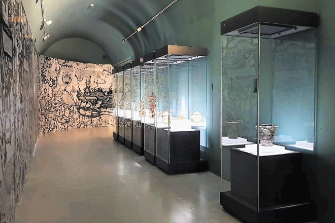 Takšna je postavitev s slovenskimi predmeti na mednarodni razstavi v Narodnem muzeju Kitajske v  Pekingu, ki bo odprta do 14....