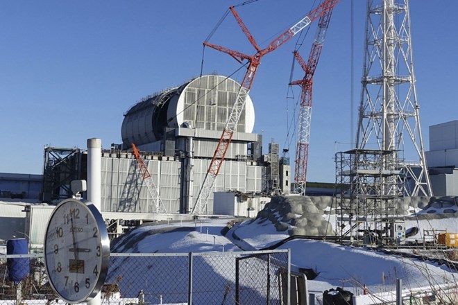 Iz poškodovane jedrske elektrarne v Fukushimi začeli odstranjevati gorivo 