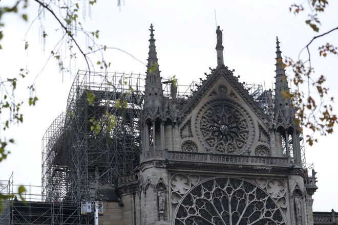 #video #foto Francoski milijarderji tekmujejo, kdo bo dal več za obnovo