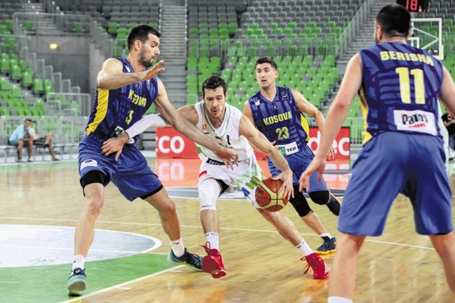 Tekma proti Sloveniji leta 2016 v Stožicah je bila prva uradna tekma košarkarske reprezentance Kosova.