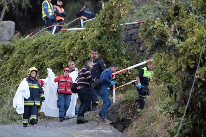 #foto Nesreča avtobusa na Madeiri zahtevala 29 življenj, številni ranjeni