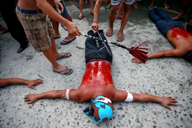 #foto Na Filipinih na veliki petek križanja in drugi krvavi obredi