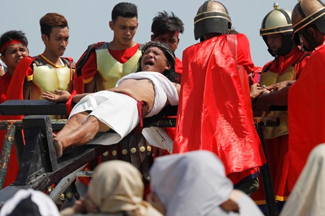#foto Na Filipinih na veliki petek križanja in drugi krvavi obredi