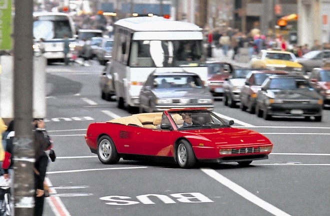 Ferrari mondial t cabriolet: avto, ki ga je vozil “slepi” Al Pacino