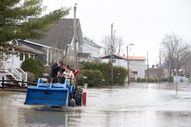 #foto Zaradi obsežnih poplav na vzhodu Kanade evakuirali 1500 ljudi
