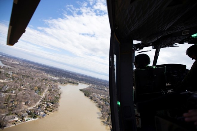 #foto Zaradi obsežnih poplav na vzhodu Kanade evakuirali 1500 ljudi