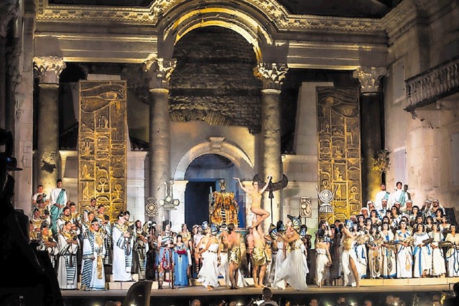 Na odprtju  67. Ljubljana Festivala 2. julija ob 21.30 bo na Kongresnem trgu Verdijeva Aida, ki so jo najprej uprizorili v...