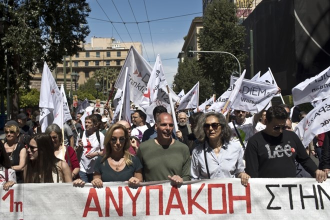 #foto V Grčiji ob prvem maju stavka ohromila javni promet 