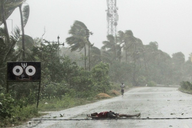 #video #foto Uničujoč ciklon Fani dosegel vzhodno obalo Indije