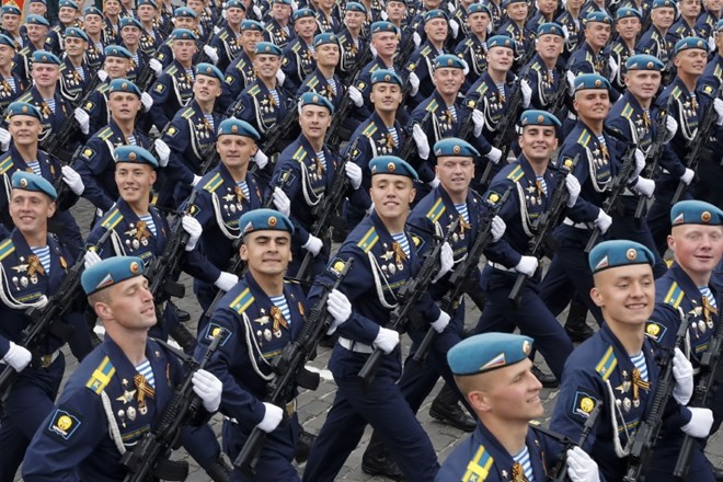 #foto Putin ob dnevu zmage obljubil visoko zmogljivost ruske vojske