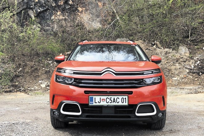 Škoda karoq in Citroën C5 aircross: Zvesta svojim koreninam