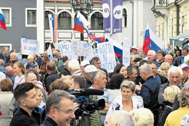 Povod za protest, ki se ga je udeležilo okoli 300 ljudi iz vseh koncev Slovenije, je bila nedavna ugrabitev starejšega...