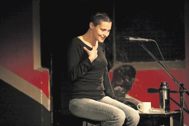 Performans Jaz, žrtev Simone Semenič na Mestu žensk 2007 je  razburil del slovenske javnosti.