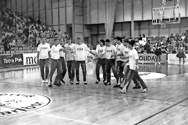 Šolska košarkarska liga  je luč sveta ugledala v šolskem letu 1995/96 po zaslugi idejnih vodij projekta Srečka Zakrajška in...
