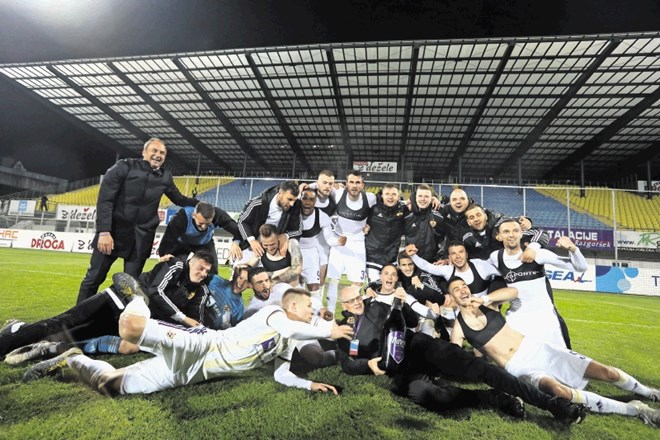 Nogometaši Maribora so z zmago v Celju postali državni prvaki.