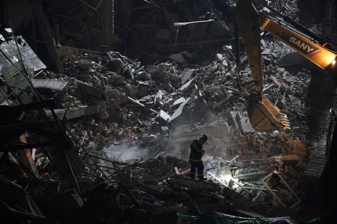 Po zrušitvi strehe tovarne v Šanghaju deset mrtvih 