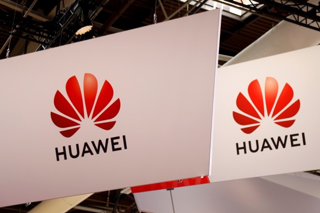 Huawei je v težavah. Koga mora skrbeti?