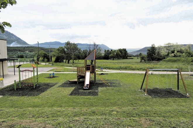 Ena izmed pobud občanov, ki jih je občina uresničila, je bila ureditev otroškega igrišča v Lokavcu.