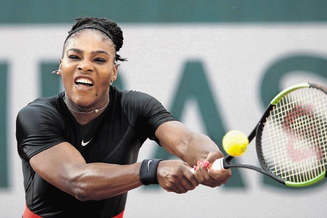 Organizatorjem teniškega turnirja v Franciji se je zdela nešportna oprijeta oprava Serene Williams, ki jo je nosila po...