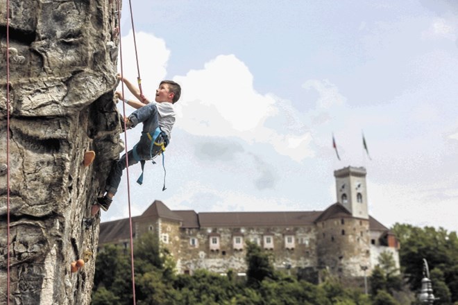 Predvsem mlajši obiskovalci so lahko preizkusili svoje plezalne spretnosti  na približno osem metrov visoki plezalni steni.