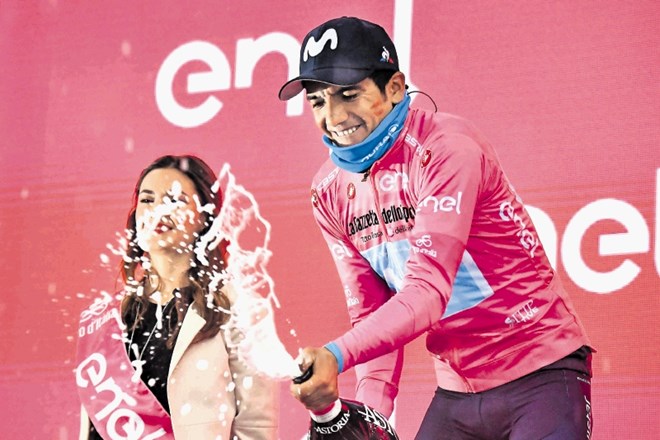 Ekvadorec Richard Carapaz je tudi v današnji kraljevski etapi Gira obdržal rožnato majico vodilnega v skupnem seštevku.