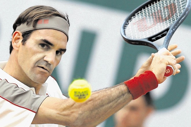 Švicar Roger Federer je brez težav napredoval v šestnajstino finala na OP Francije v Parizu.