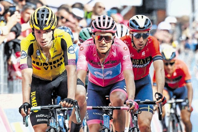 Vodilna trojica letošnje dirke po Italiji – Primož Roglič (v rumeni majici), Richard Carapaz (v roza majici) in Vincenzo...