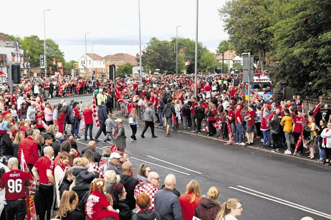 Včeraj so Liverpoolčani svoje junake pozdravili na paradi skozi mesto.