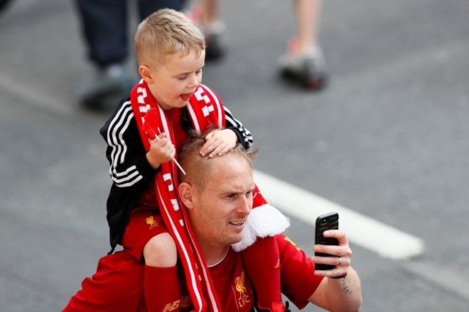 #foto Ob zmagi Liverpoola: Nepopisno rdeče veselje