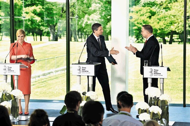 Pobuda Tri morja: slovenski predsednik Borut Pahor se je na novinarski konferenci zahvalil poljskemu kolegu Andrzeju Dudi,...