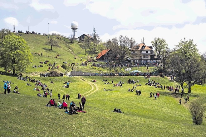 Glavni prireditveni prostor Dneva slovenskih planinskih doživetij  bo pod Tončkovim domom na Lisci.