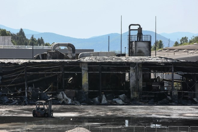 #foto #video Požar v podjetju Fragmat: proizvodnja uničena, delovna mesta ogrožena