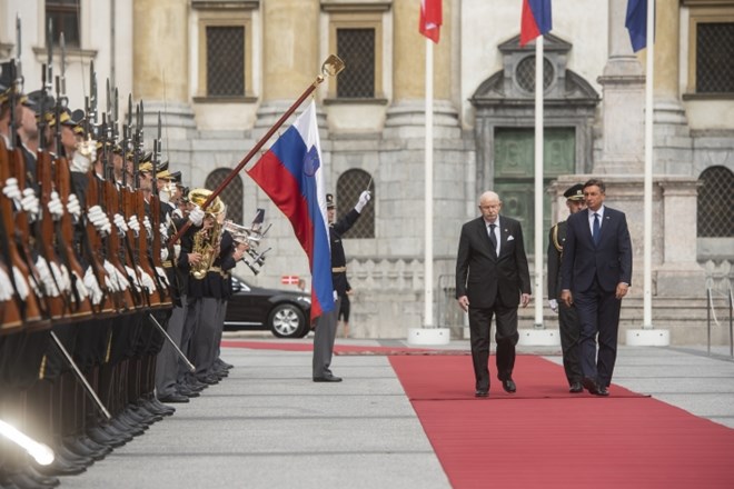 #foto Pahor z velikim mojstrom malteškega viteškega reda o humanitarnem sodelovanju