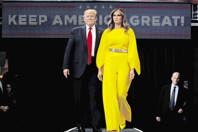 Predsednik Trump in prva dama Melania sta skupaj prišla na oder, kjer je Trump napovedal uradno kandidaturo za drugi mandat.