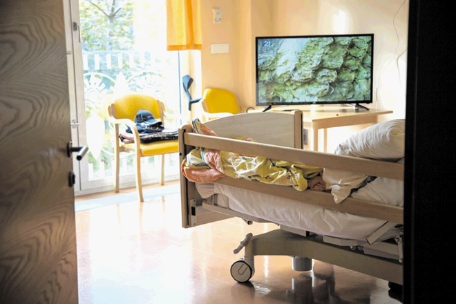 V Ljubhospic imajo 12 sob s posteljami in preostalo opremo, ki daje pridih domačnosti in ne bolnišničnih prostorov. Vsa...