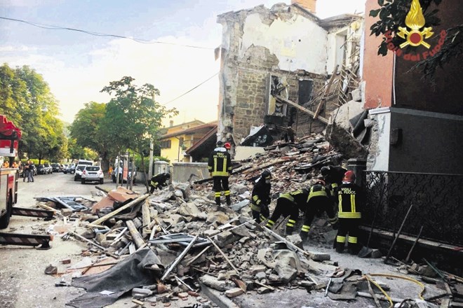 Plinska eksplozija je v Gorici v Italiji popolnoma porušila večstanovanjsko hišo. Od nje sta danes ostali le  dve zunanji...