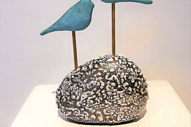 Simpozij umetniške keramike V-oglje: čustveno dojemanje gline