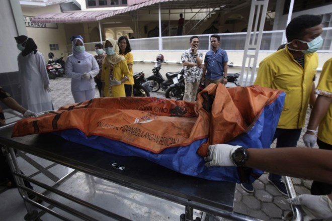 V požaru v tovarni vžigalic v Indoneziji več deset mrtvih