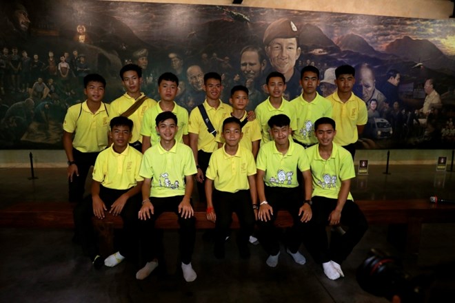 #foto Tajski dečki po letu dni obiskali jamo, kjer so bili ujeti