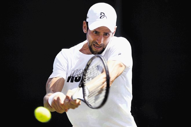 Srbski teniški igralec Novak Đoković se je dogovoril, da mu bo na letošnjem Wimbledonu v trenerskem štabu pomagal Hrvat Goran...