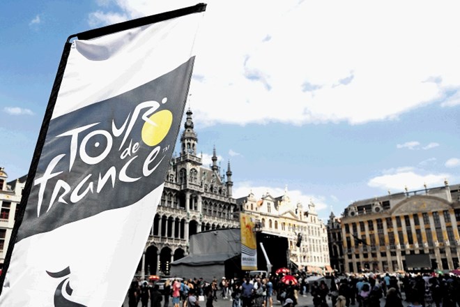 V belgijskem glavnem mestu je vse nared za začetek jutrišnje jubilejne 50. kolesarske dirke Tour de France.