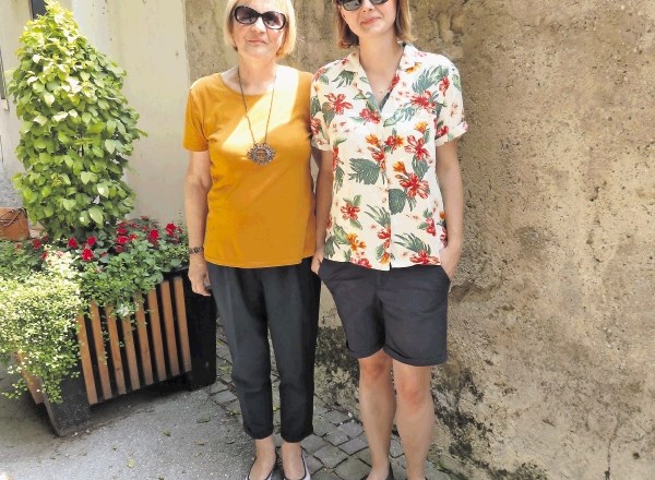 Marija (levo) in hči Jana Petković prihajata iz Banjaluke. Marija ima slovenske korenine, Jana pa je po študiju arhitekture v...