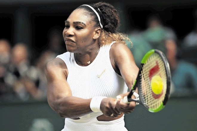 Serena Williams je s 37 leti postala najstarejša finalistka Wimbledona v odprti teniški eri.