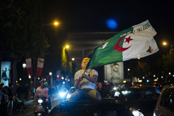 #video Po uspehu Alžirije izgredi in aretacije v Franciji