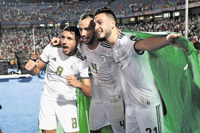 Nogometaši Alžirije bodo v finalu afriškega prvenstva nastopili prvič po letu 1990.